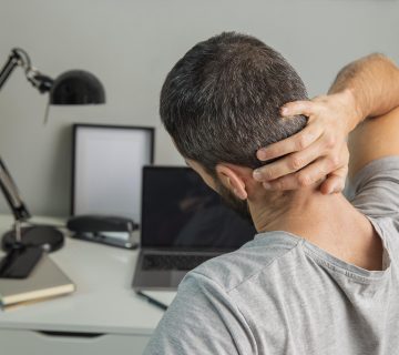 فیزیوتراپی درد گردن برای کاهش گرفتگی و خشکی عضلات گردن ناشی از نشستن طولانی پشت میز کار