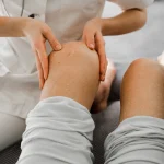 درمان آرتروز زانو با ارزیابی تخصصی و درمان دستی برای بهبود عملکرد مفصل زانو