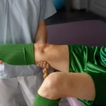 پیشگیری از آسیب‌های حرکتی با فیزیوتراپی پیشگیرانه از طریق ارزیابی تخصصی، تقویت عضلات و بهبود تعادل برای کاهش خطر آسیب‌های ورزشی