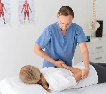 فیزیوتراپی درد لگن با رفع مشکل هدفمند شامل درمان دستی تخصصی، تمرین‌درمانی اصلاحی و کاهش التهاب مفصل لگن برای بهبود عملکرد حرکتی