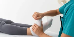 درمان تخصصی التهاب با فیزیوتراپی تاندون آشیل شامل تمرین‌درمانی هدفمند، کاهش التهاب و افزایش انعطاف‌پذیری تاندون برای بهبود عملکرد مچ پا